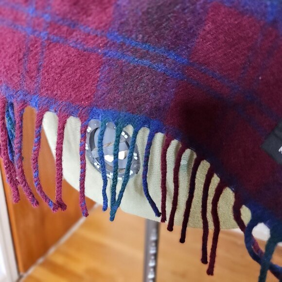 Cottagecore Johnstons of Elgin 100% lambswool plaid navy, maroon/red, green shaw - Picture 3 of 8